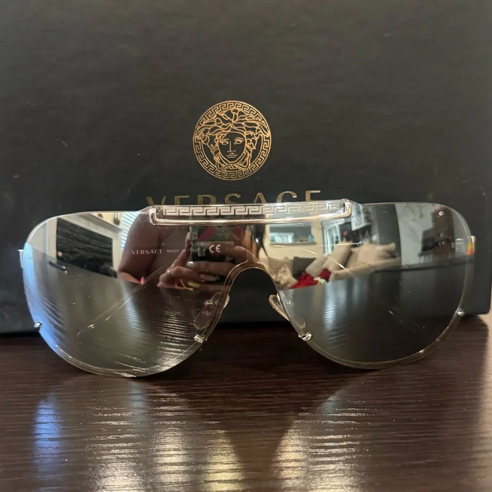 Versace Sunglasses 😎 - Picture 2 of 4